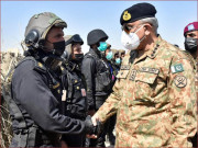 آرمی چیف کا چولستان کے صحرا میں جاری تربیتی مشقوں کا دورہ