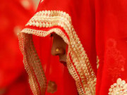 امیر مردوں کو جال میں پھنسانے والی لٹیری دلہن پکڑی گئی