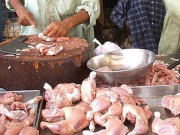 کوئٹہ میں مرغی کے گوشت کی قیمت 420 روپے تک پہنچ گئی شہری پھٹ پڑے