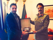 آرمی چیف سے آفریدی کی ملاقات سووینیئر بھی وصول کیا