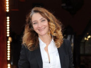 فرانس میں فلمز ایوارڈ کی تقریب میں خاتون فنکارہ کا برہنہ ہوکر احتجاج