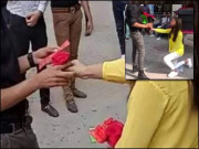 وزارت انسانی حقوق کا پروپوز کرنے والے لڑکا اور لڑکی کو یونیورسٹی سے نکالنے کا نوٹس
