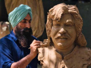 بھارتی آرٹسٹ نے گلوکار شوکت علی کا مجسمہ تیار کرلیا