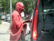 رمضان کی آمد لاہورمیں بچوں کے ساتھ بھیک مانگنے والی خواتین کا گروہ سرگرم