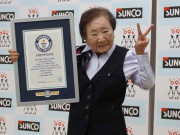 دنیا کی سب سے عمررسیدہ آفس مینیجر 90 سالہ خاتون