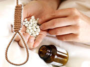 اپنی زندگی کی ڈور اپنے ہی ہاتھوں کاٹتے امریکی