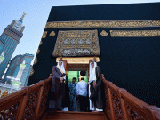 خانہ کعبہ کو کس جگہ کے عطر گلاب سے غسل دیا جاتا ہے