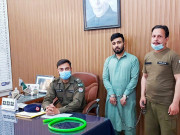فروٹ کھانے پر سنگدل باپ کی سوتیلے بیٹے پر بہیمانہ تشدد کی ویڈیو وائرل