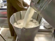 دودھ کی قیمت میں ہوشربا اضافے پر کمشنر سے جواب طلب