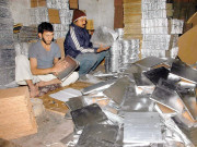 مہنگائی کی وجہ سے کیک کے گتے تیار کرنیوالے کاریگر معاشی مشکلات کا شکار 