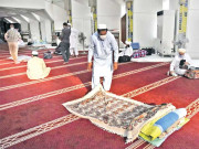 پابندی نظرانداز لاکھوں افراد اعتکاف بیٹھ گئے