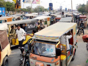 پبلک ٹرانسپورٹ کی بندش رکشا ڈرائیوروں نے منہ مانگے کرایے وصول کیے