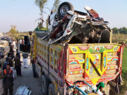 نوابشاہ  المناک حادثے میں 19طلبا سمیت 22 افراد جاں بحق