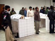 کراچی پولیس اہلکاروں سمیت مزید 12 افراد قتل