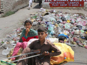 پاکستان میں 25 لاکھ سے زیادہ اسٹریٹ چلڈرن کو تاریک مسقتبل کا سامنا