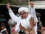 مذہبی رہنما پر کورونا ایس او پیز کی خلاف ورزی پر 2 کروڑ روپے جرمانہ