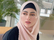 سابق اداکارہ ثنا خان کا اپنے حجاب پر تنقید کرنے والے کو جواب