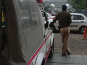 بدبخت بیٹے نے اپنی 95 سالہ ماں کو باتھ روم میں بند کردیا