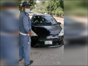 لاہورٹریفک پولیس نے 74 مرتبہ ٹریفک قوانین توڑنے والی گاڑی پکڑ لی