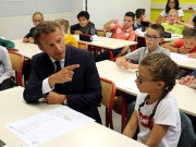 تھپڑ کھانے کے بعد آپ کیسا محسوس کر رہے ہیں بچی کا فرانسیسی صدر سے سوال