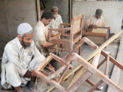 فوم اور پلاسٹک کی کرسیاں متعارف بید کی کرسیاں استعمال کرنے کے رجحان میں کمی