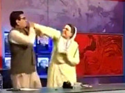 قادر مندوخیل کی فردوس عاشق کے خلاف مقدمہ درج کرنے کیلیے عدالت سے درخواست