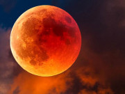 پاکستان سمیت دنیا بھرمیں ’سپراسٹرابری مون‘ دیکھا گیا