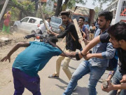 بھارت میں جنونی ہندوؤں کا دلت نوجوان پر بہیمانہ تشدد ویڈیو وائرل