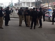 پشاور حیات آباد میں پولیس وین پر دستی بم سے حملہ اہلکار شہید
