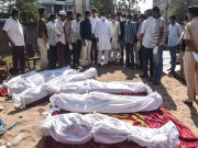 بھارت میں تیز رفتار ٹرک نے سڑک کنارے سوئے 18مزدوروں کو کچل دیا