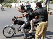 کورونا کے بڑھتے کیسز کراچی میں موٹر سائیکل کی ڈبل سواری پر پابندی