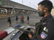 لاک ڈاؤن ٹرانسپورٹ کی بندش اور پولیس ناکوں نے شہریوں کی زندگی اجیرن کردی