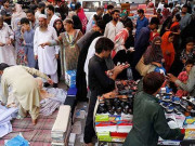 کراچی سمیت سندھ بھر میں 9 روزہ لاک ڈاؤن کے بعد کاروباری مراکز کھل گئے