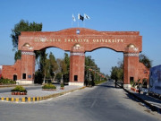 زکریا یونیورسٹی میں منشیات فروشوں کی سرپرستی کرنے والے افسران کے خلاف احتجاج