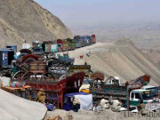 بھتہ خوری کے خلاف ٹرانسپورٹرز کا احتجاج کوئٹہ چمن شاہراہ بلاک