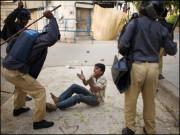 پولیس اہلکاروں کے جرائم اور معاشی مجبوریاں