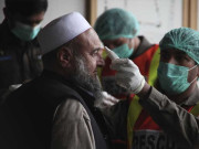 کورونا ویکسینیشن نہ لگوانے والوں کے موبائل فون سمزبند کرنے پرسنجیدگی سے غور