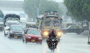 کراچی کے مختلف علاقوں میں تیزبارش کئی علاقے بجلی سے محروم
