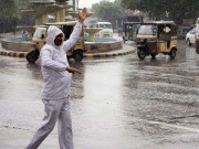 کراچی کے مختلف علاقوں میں وقفے وقفے سے ہلکی بارش