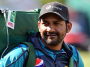 سرفرازاحمد کی کراچی میں سڑک پرموٹرسائیکل چلاتے ہوئے ویڈیووائرل