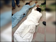 ٹریفک پولیس اہلکاروں نے شہری کو لوٹنے والے ڈاکوؤں کو گرفتار کرلیا