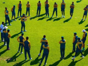 گھبرائے ہوئے کرکٹرز کا حوصلہ بڑھایا جانے لگا