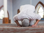 نمازی کی سجدے کی حالت میں روح پرواز کرگئی  ویڈیو وائرل
