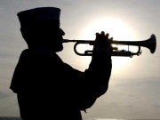 بگل کے ذریعے دعائیہ کلمات کی ادائیگی