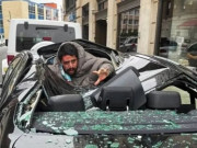 نویں منزل سے کود کر خودکشی کرنے والا شخص زندہ بچ گیا