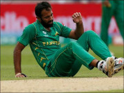 وہاب ریاض بولنگ کے دوران گرنے سے زخمی ہوگئے