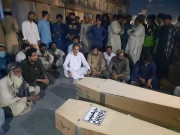  تربت دھماکے میں جاں بحق بچوں کے لواحقین کا دھرنا