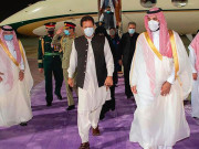 وزیرِ اعظم عمران خان سرکاری دورے پر سعودی عرب پہنچ گئے