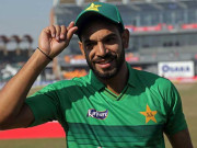 موبائل بیچنے سے وکٹیں اڑانے کا سفر