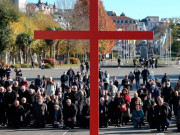 چرچ میں جنسی زیادتی کے شکار لاکھوں بچوں کو زر تلافی دینے کا اعلان